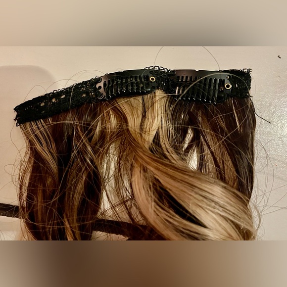Vigorous Hair Extensions 7 pc w/16 clips (one clip missing) blonde/dark brown - Picture 5 of 9